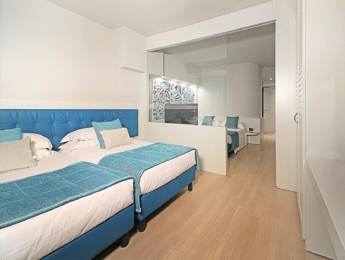 Family Room Balcony Lake View